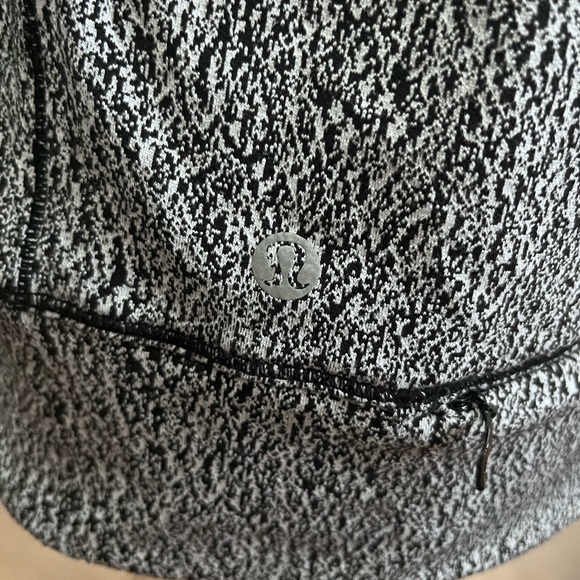 Size 6 top that can be worn going out. Like new. - Picture 4 of 4